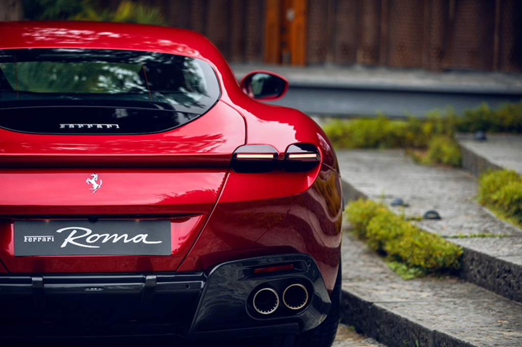 触手可及的红色跃马试驾法拉利roma