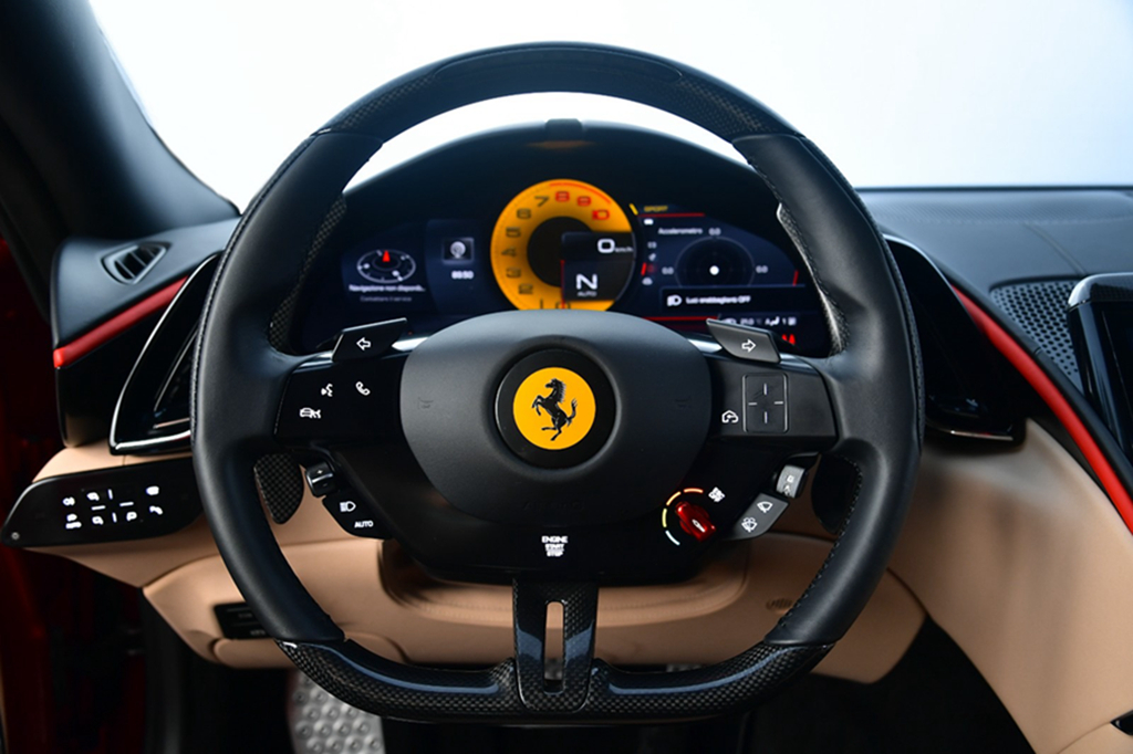 触手可及的红色跃马试驾法拉利roma