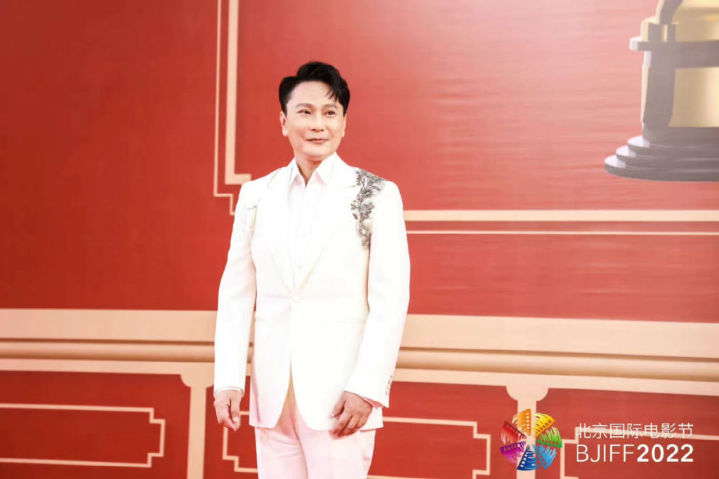 明星红毯有多卷:章子怡戴巨型翡翠、刘亦菲高定首穿、袁泉云淡风轻休闲区蓝鸢梦想 - Www.slyday.coM 明星红毯有多卷:章子怡戴巨型翡翠、刘亦菲高定首穿、袁泉云淡风轻休闲区蓝鸢梦想 - Www.slyday.coM