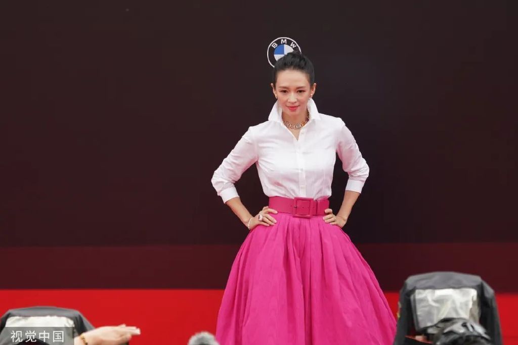 明星红毯有多卷:章子怡戴巨型翡翠、刘亦菲高定首穿、袁泉云淡风轻休闲区蓝鸢梦想 - Www.slyday.coM 明星红毯有多卷:章子怡戴巨型翡翠、刘亦菲高定首穿、袁泉云淡风轻休闲区蓝鸢梦想 - Www.slyday.coM