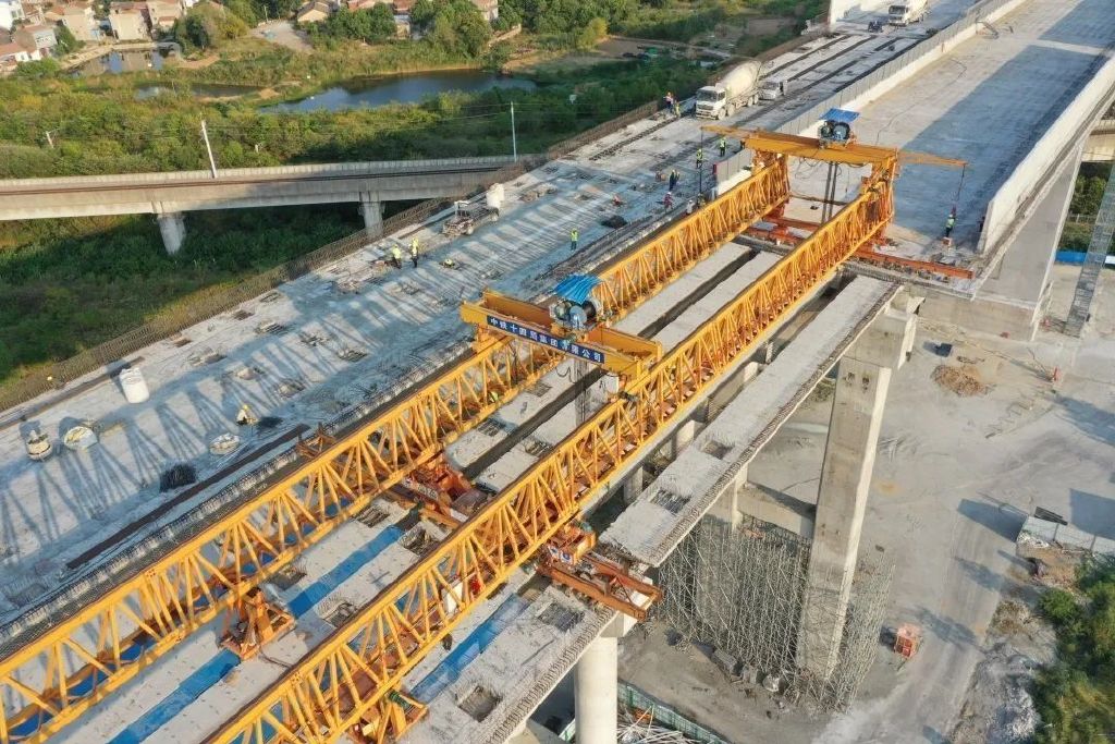全线贯通!武大高速公路桥梁架设顺利完成