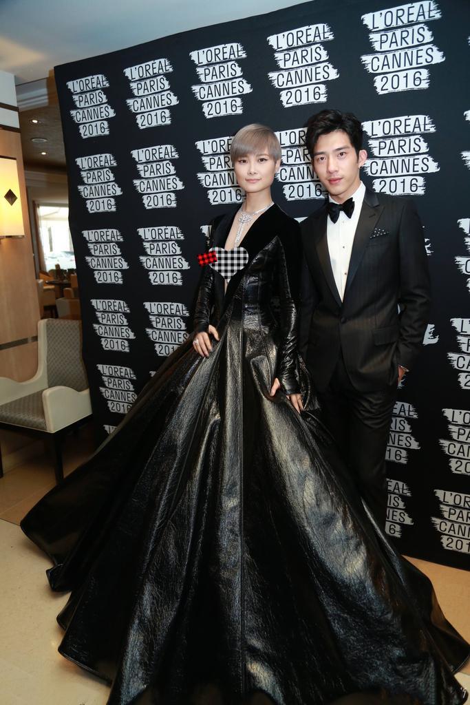 李宇春,井柏然昔日同框,"黑天鹅"红毯造型很惊艳!