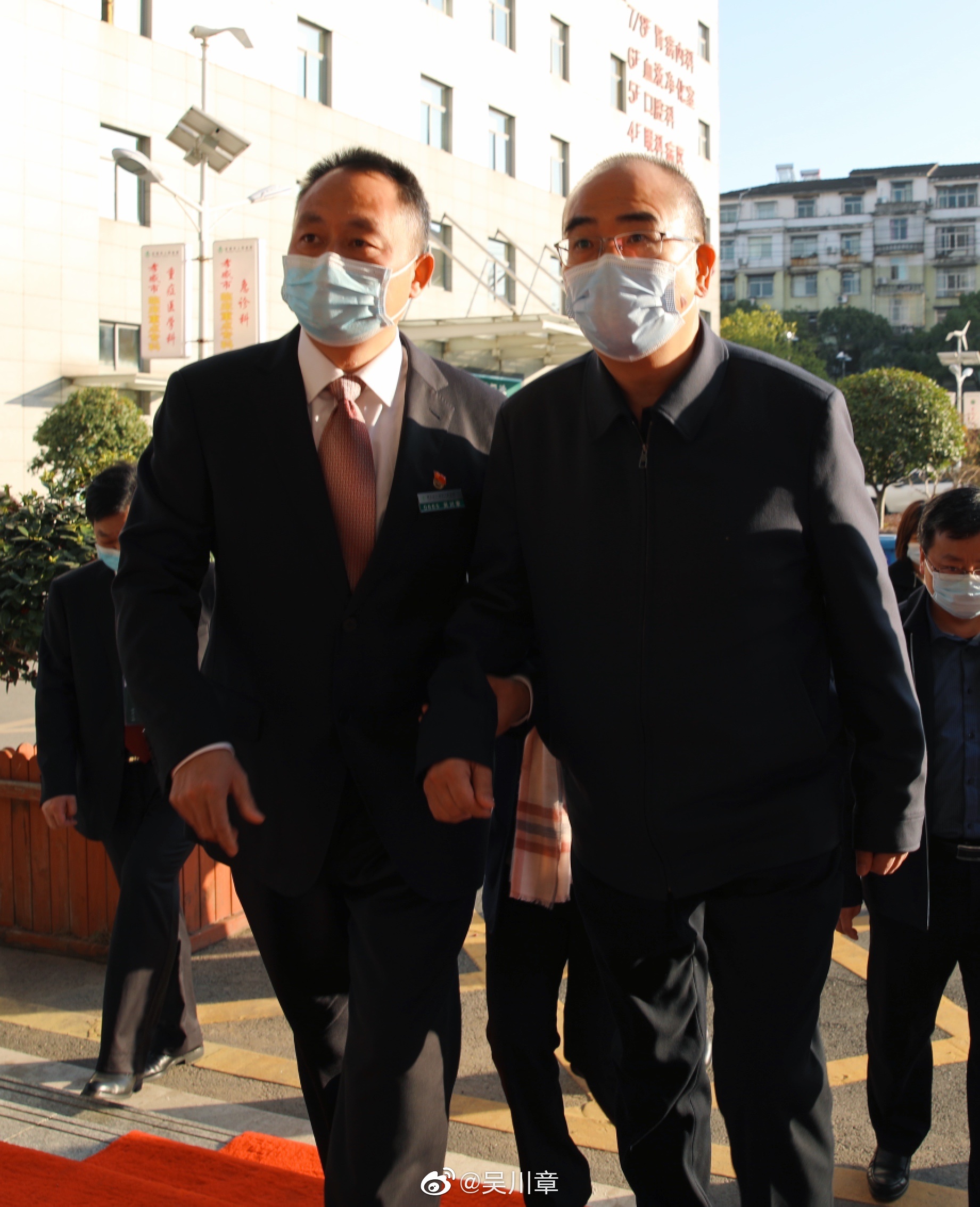 人民英雄张定宇,如同一道耀眼的光芒,照亮我们前行的路!__财经头条
