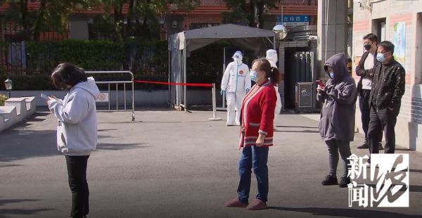 此刻上海，核酸检测仍在进行！市民花式致敬“大白”，现场有笑有泪……休闲区蓝鸢梦想 - Www.slyday.coM