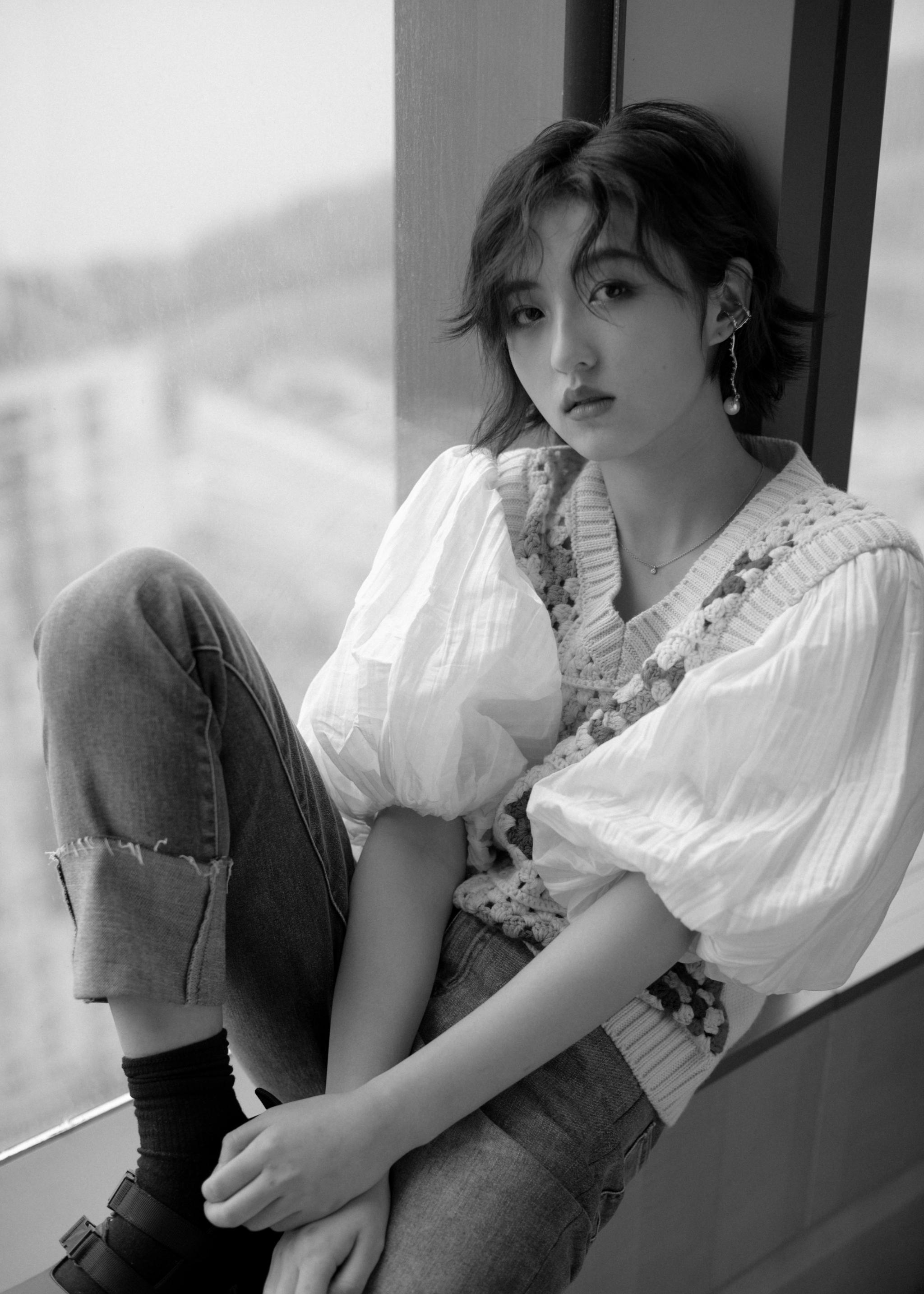 张子枫出席电影《我的姐姐》路演造型look