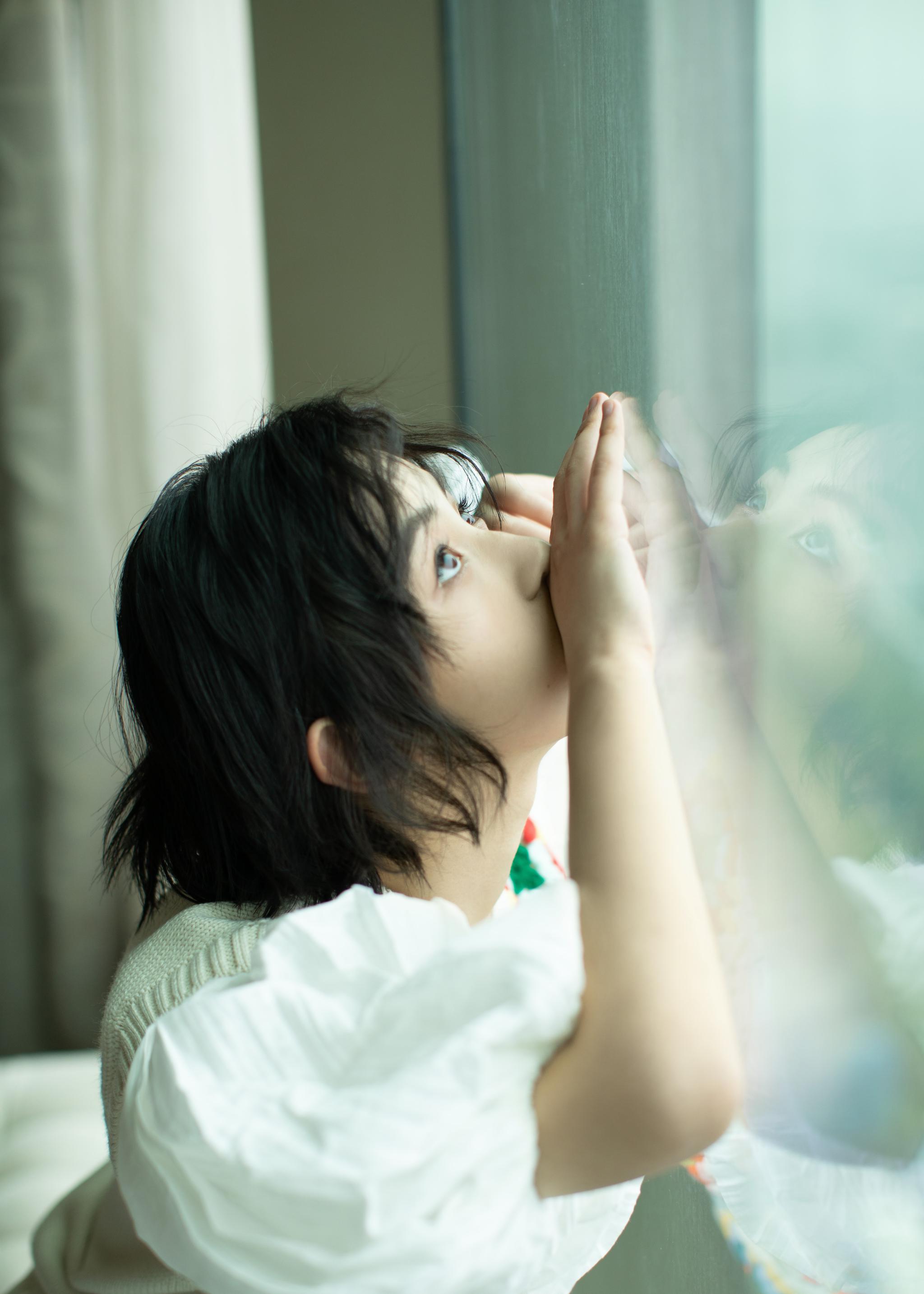 张子枫出席电影《我的姐姐》路演造型look