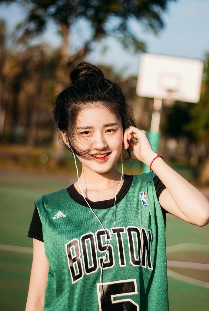 赵露思 篮球场的活力少女