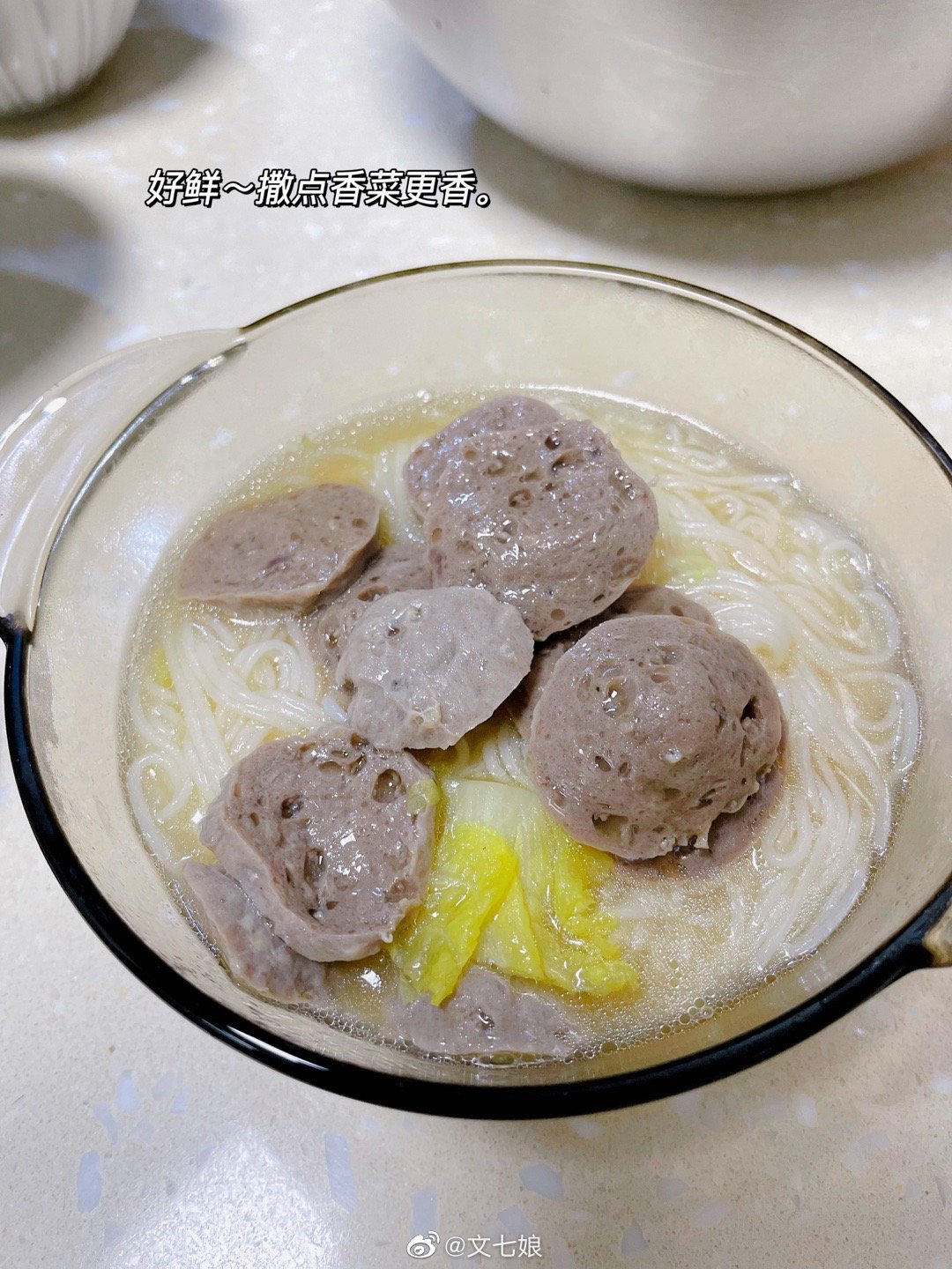 回来一家都饿的不行,10分钟煮个牛肉丸米线,菜肉主食都有了……