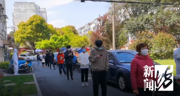 此刻上海，核酸检测仍在进行！市民花式致敬“大白”，现场有笑有泪……休闲区蓝鸢梦想 - Www.slyday.coM