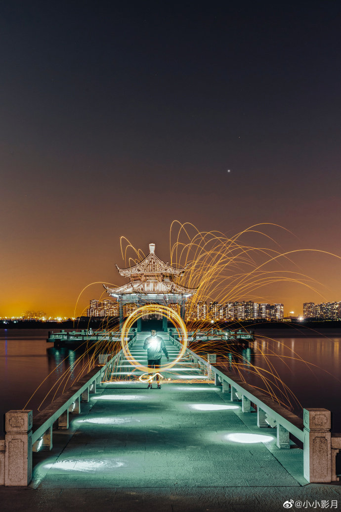 苏州李公堤湖心亭光绘