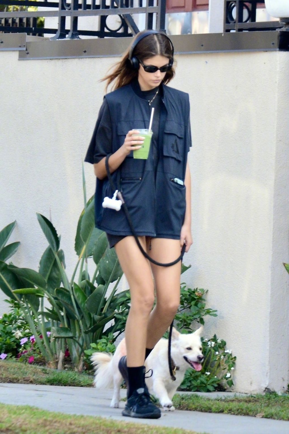 Kaia Gerber 和青梅竹马 Travis Jackson️ 一起在Los Feliz……
