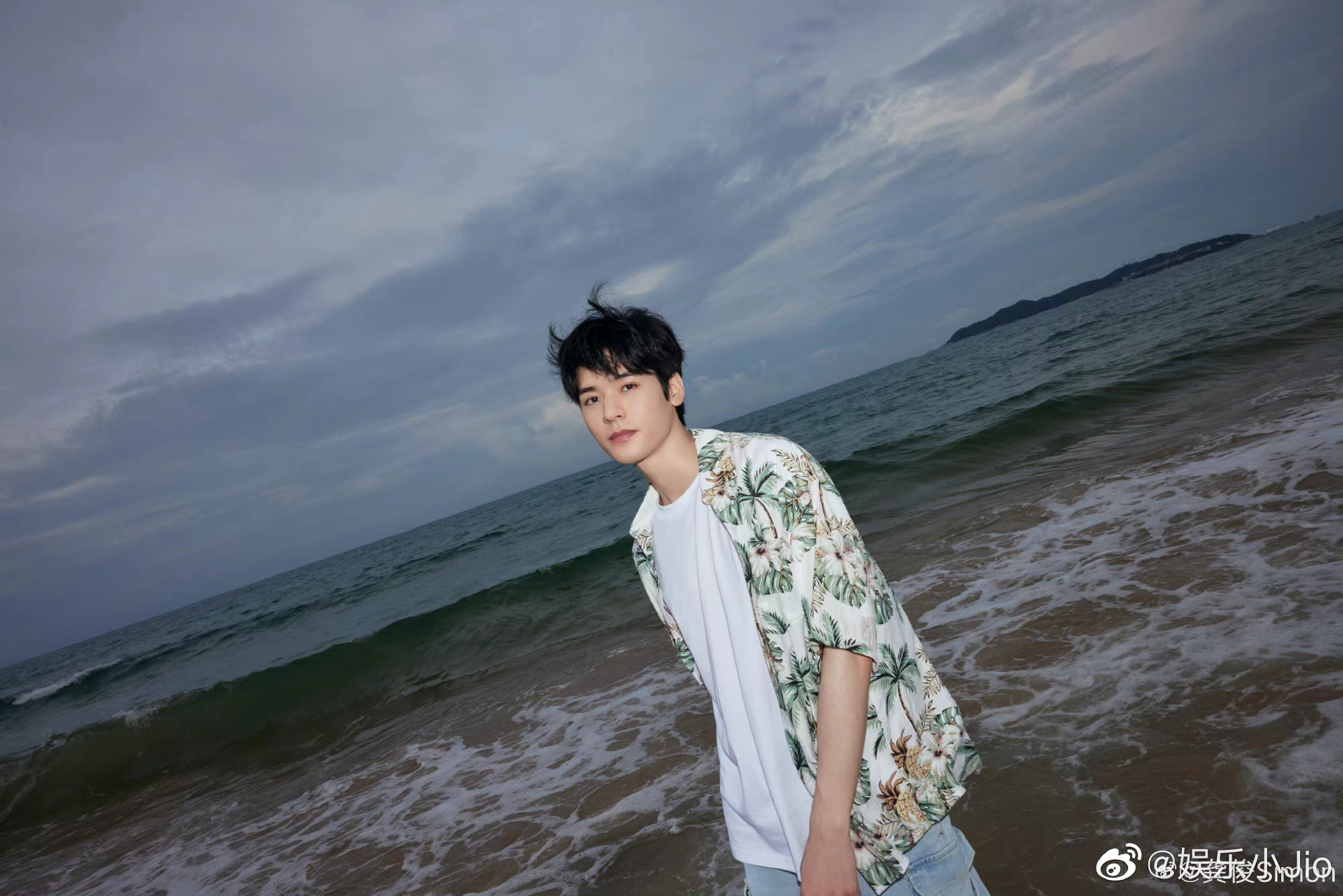 龚俊微博晒海边照并配文明天继续加油全力以赴