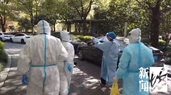 此刻上海，核酸检测仍在进行！市民花式致敬“大白”，现场有笑有泪……休闲区蓝鸢梦想 - Www.slyday.coM