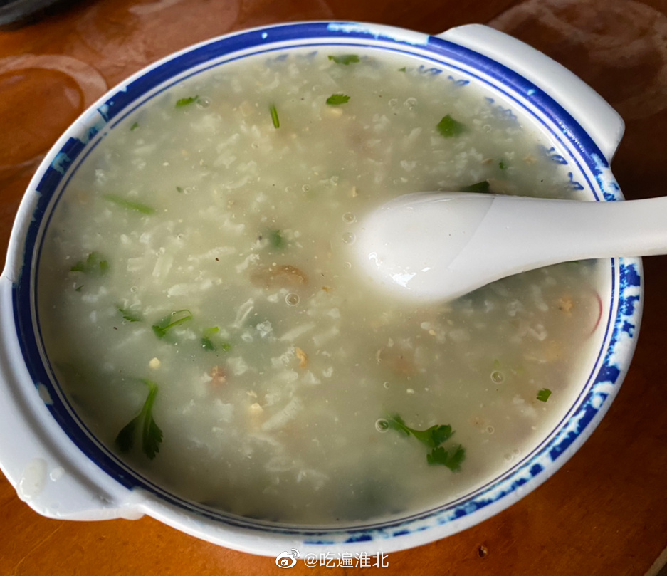 长寿粥真不错早中晚都有小碟菜包子稀饭饼面皮也都有齐全