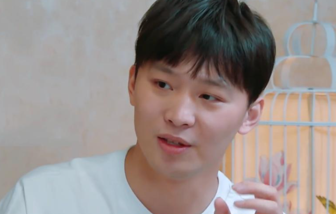 张恒妈妈照顾孩子太累倒了两次郑爽至今没见过孩子一次面