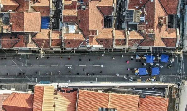 此刻上海，核酸检测仍在进行！市民花式致敬“大白”，现场有笑有泪……休闲区蓝鸢梦想 - Www.slyday.coM