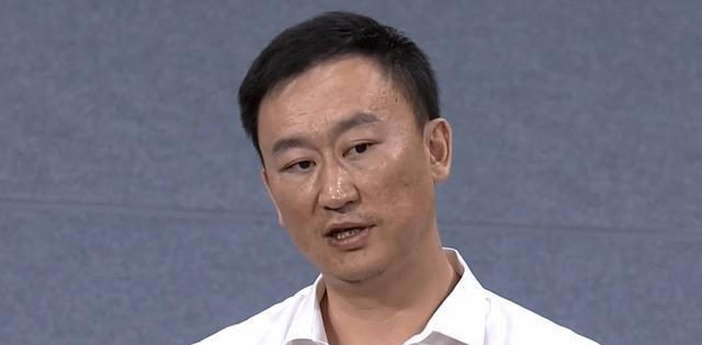 裁判拉都拉不住,方俊愣是屁都不敢放一个|浙江队|方俊|cba_新浪新闻