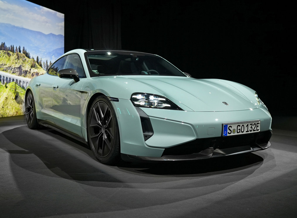 更快的taycan来了 新款国内发布 新增十秒真男人模式-新浪汽车