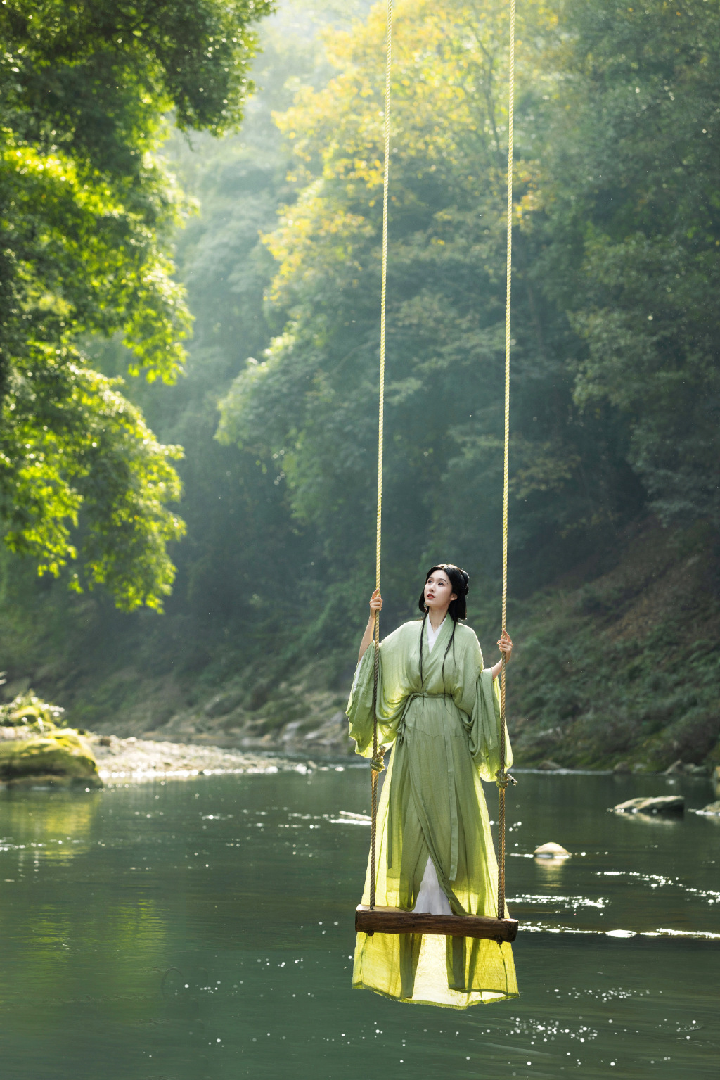 王子璇古装山水小憩氛围感 恬静淡雅,美若天仙,好不美哉……__财经