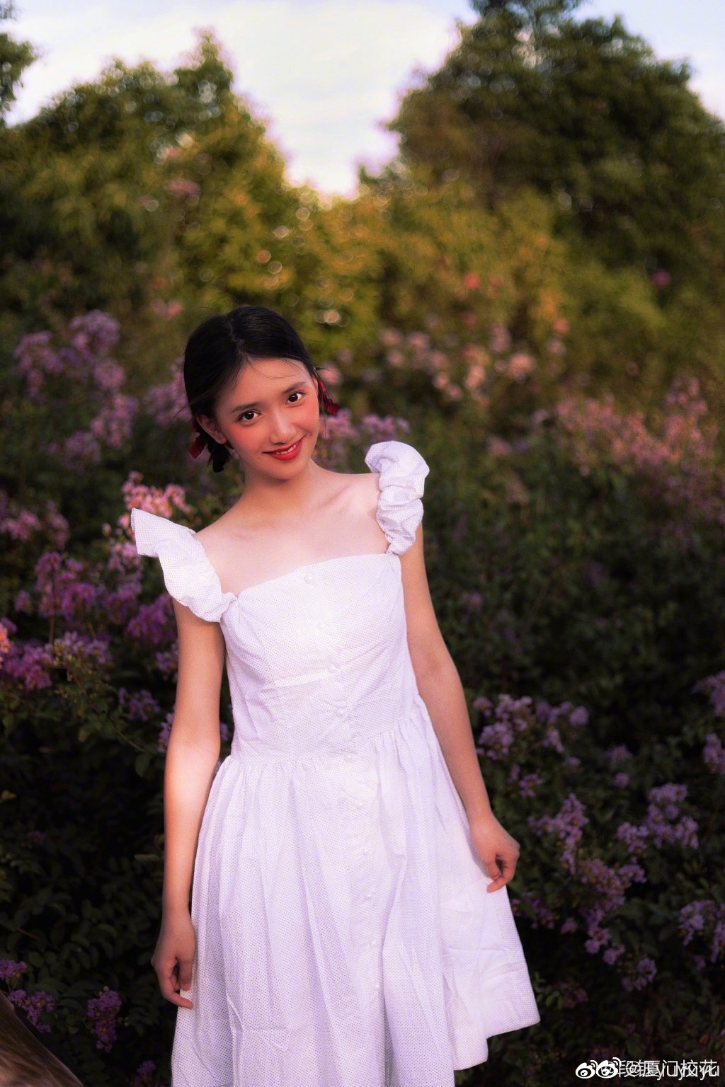 她叫段钰,03年,就读于南京艺术学院,身高163cm,爱好看电影
