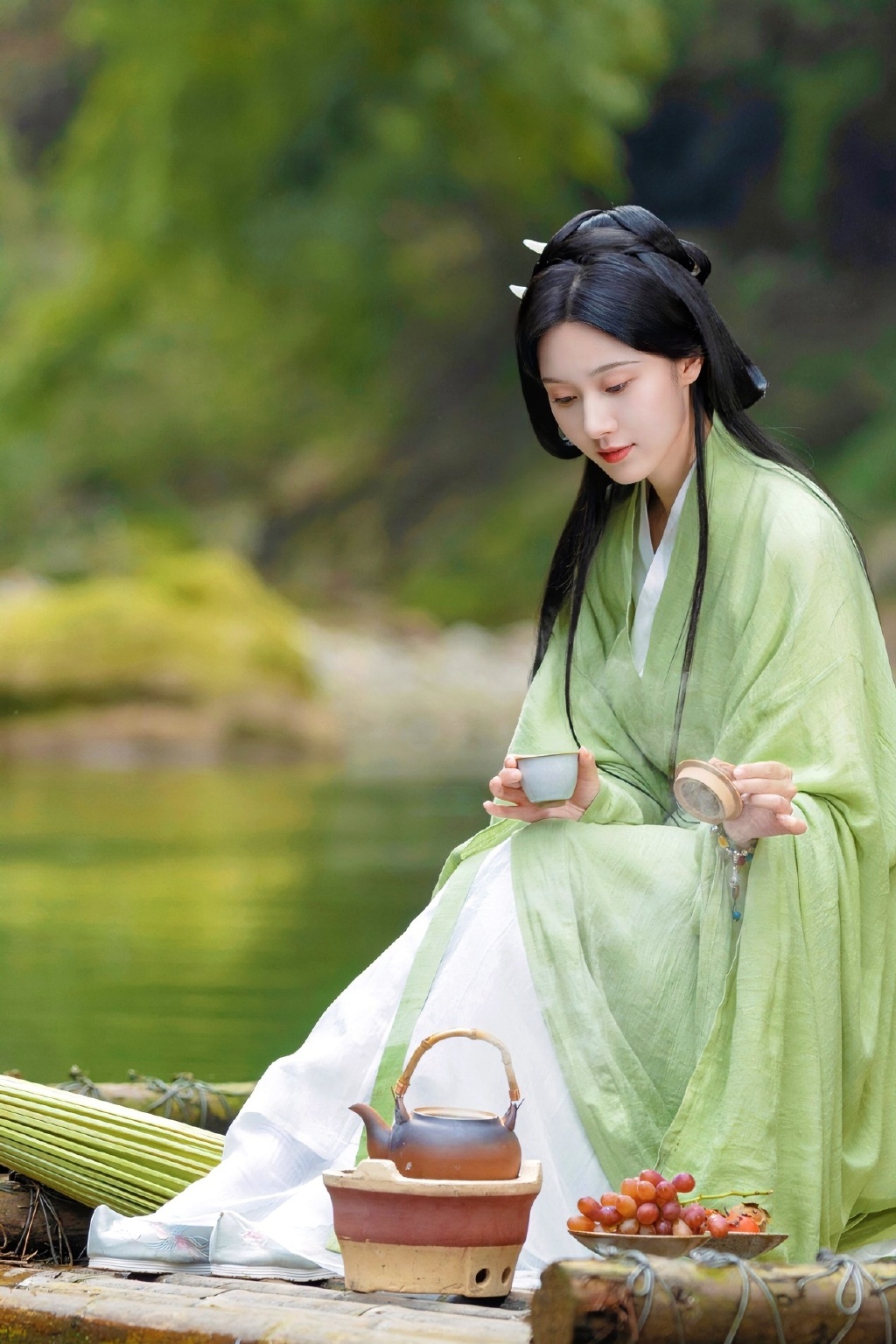 王子璇古装山水小憩氛围感 恬静淡雅,美若天仙,好不美哉……__财经