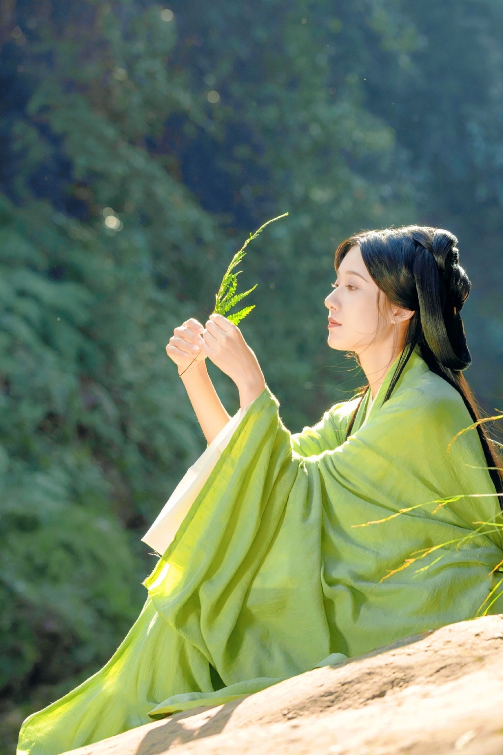 王子璇古装山水小憩氛围感 恬静淡雅,美若天仙,好不美哉……__财经