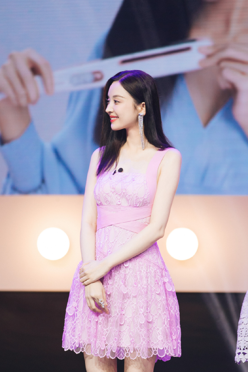 古力娜扎粉裙性感活动照