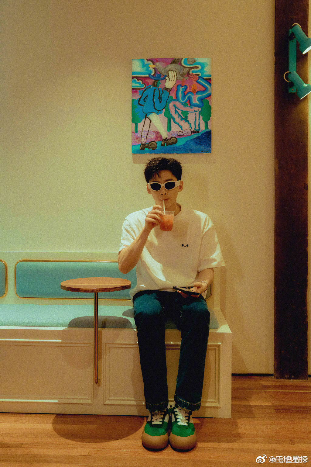 白敬亭好多衣服啊啊啊啊白敬亭真的是好帅啊帅哥多多营业吧