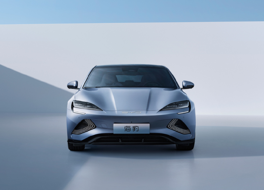 比亚迪海豹冠军版 vs 特斯拉Model 3，究竟买谁更香？