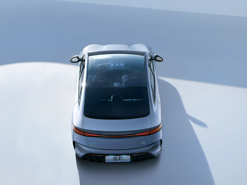 比亚迪海豹冠军版 vs 特斯拉Model 3，究竟买谁更香？