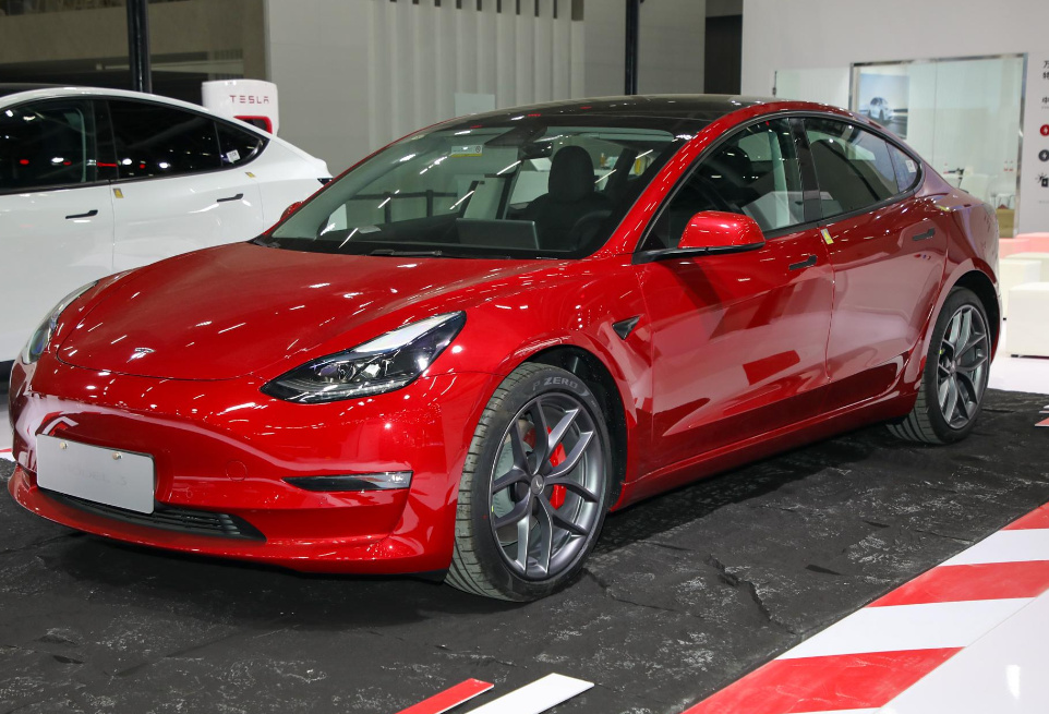 比亚迪海豹冠军版 vs 特斯拉Model 3，究竟买谁更香？