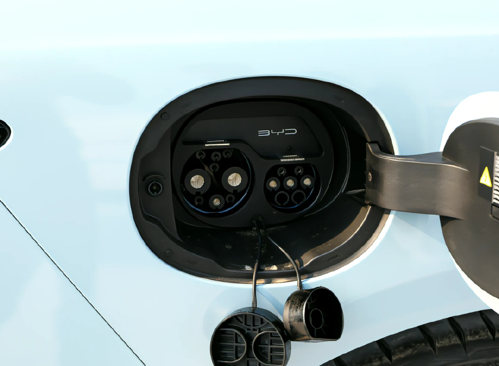 比亚迪海豹冠军版 vs 特斯拉Model 3，究竟买谁更香？