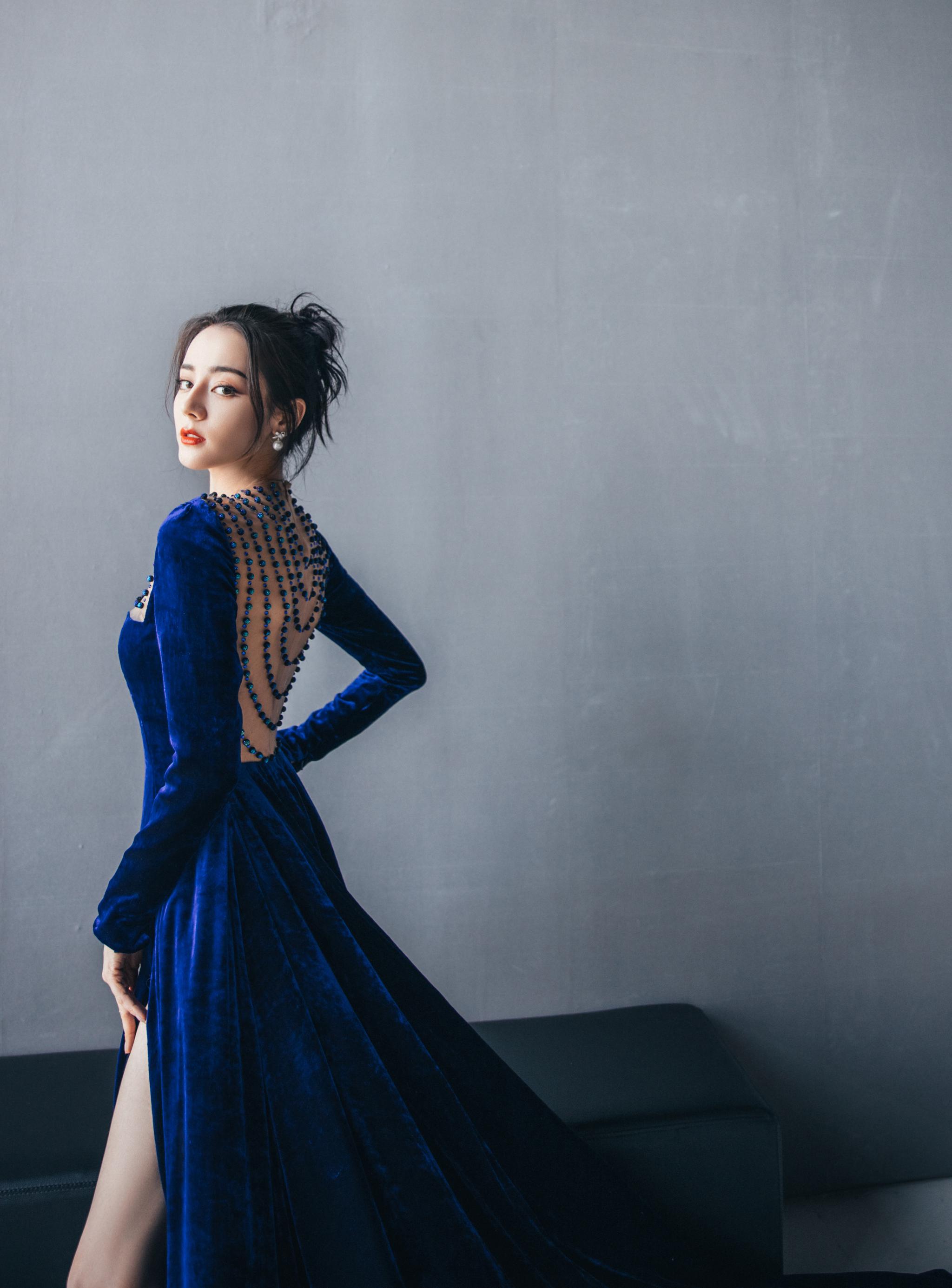 活动造型图集,身穿georges hobeika蓝色丝绒高定礼裙