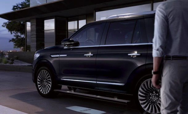 豪华大型SUV怎么选？林肯领航员对比红旗LS7