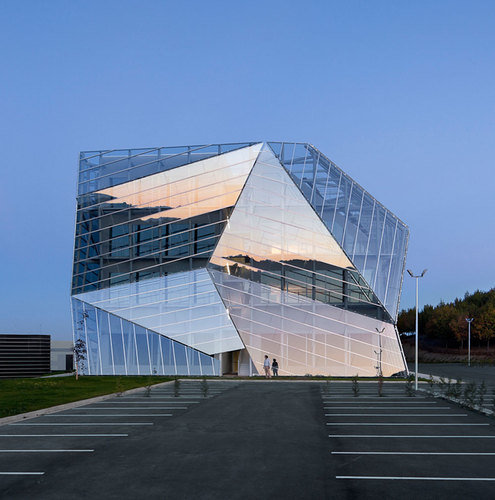 超酷的玻璃建筑如童话世界的魔法石