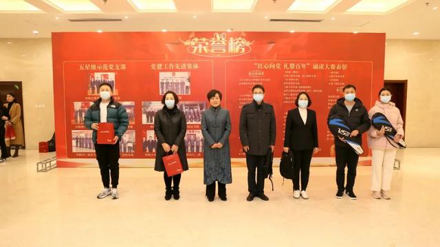 文化年货来喽焦作中院举办迎新春送吉祥活动