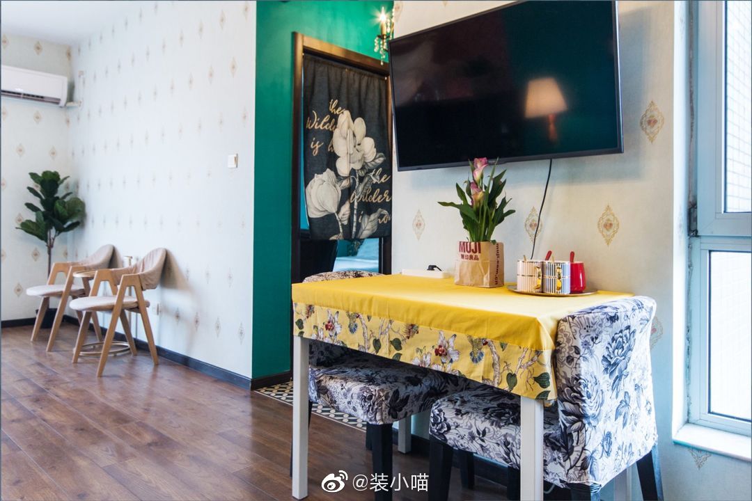 70平两室 白天阳光洒进屋内 加上森系壁纸