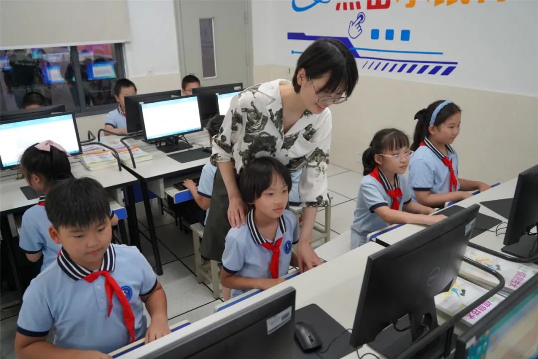 最新！南京课后服务第一天，我们发现了五个特点...休闲区蓝鸢梦想 - Www.slyday.coM