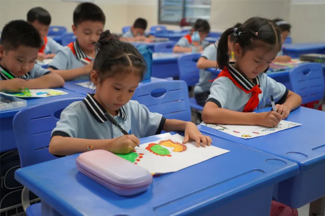 最新！南京课后服务第一天，我们发现了五个特点...休闲区蓝鸢梦想 - Www.slyday.coM