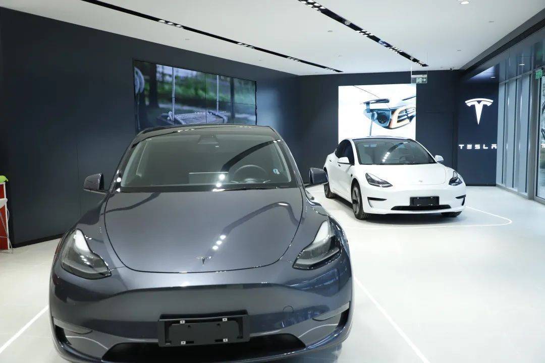 最新又一家特斯拉展厅试营业啦
