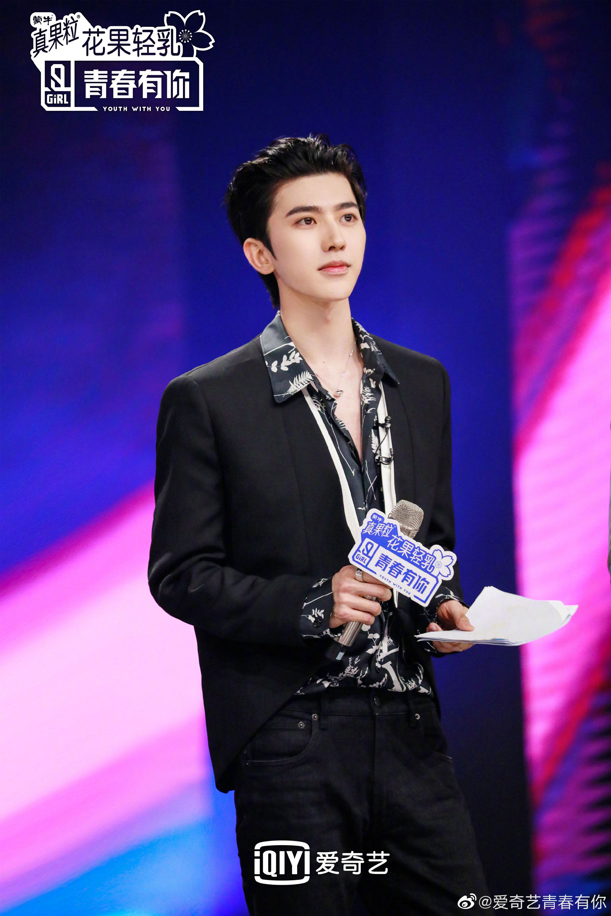 蔡徐坤今晚青春有你2造型look