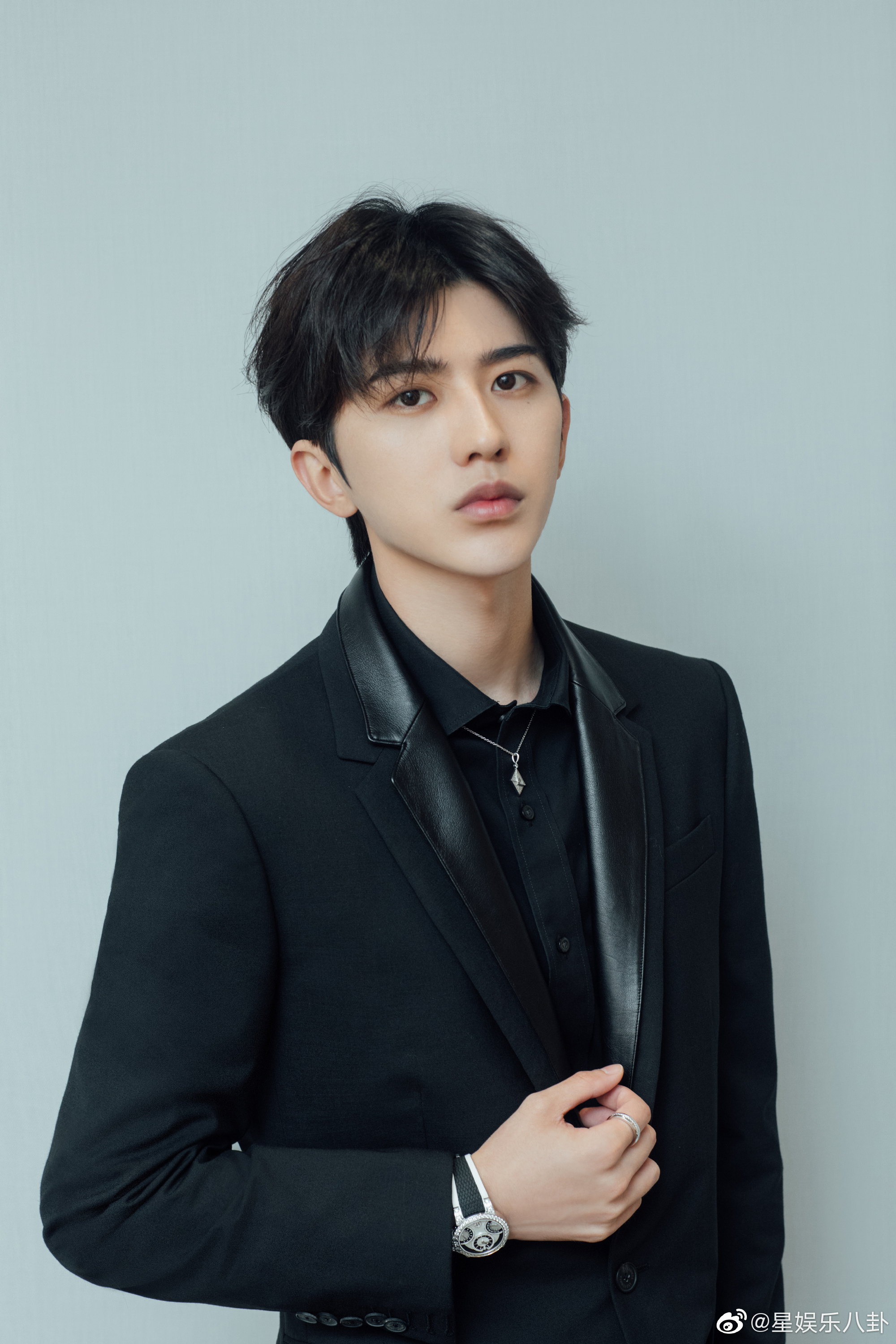 蔡徐坤北京国际电影节造型图公开_高清图集_新浪网