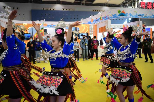 2021广州国际旅游展周末上演，“科技＋”、沉浸式体验成市民打卡热门休闲区蓝鸢梦想 - Www.slyday.coM