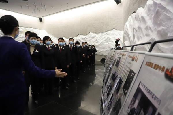 沈阳“九·一八”历史博物馆举办“铭记历史 吾辈自强——南京大屠杀死难者国家公祭日”活动休闲区蓝鸢梦想 - Www.slyday.coM