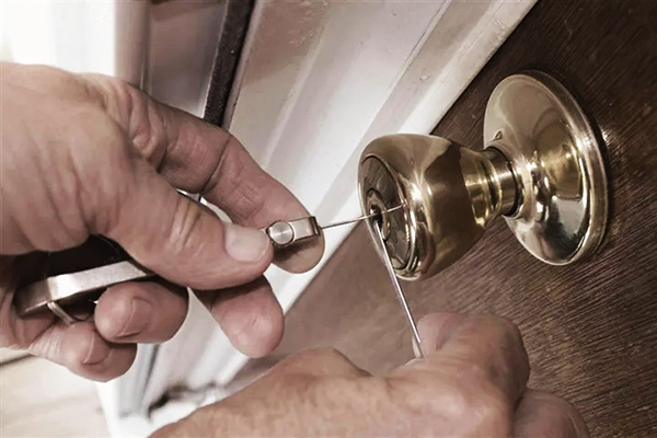 开得了锁、画得了图、送得了米、跑得了腿，原来你是这样的政法君！休闲区蓝鸢梦想 - Www.slyday.coM