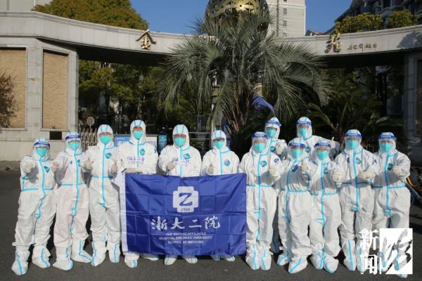 此刻上海，核酸检测仍在进行！市民花式致敬“大白”，现场有笑有泪……休闲区蓝鸢梦想 - Www.slyday.coM