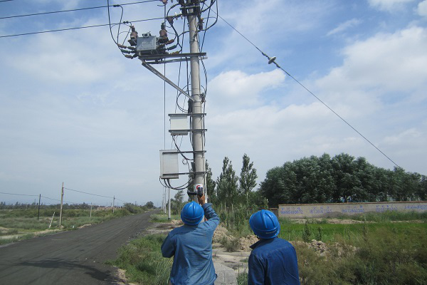 "平工线61号杆开关三相温度正常,节点温度正常,请记录.
