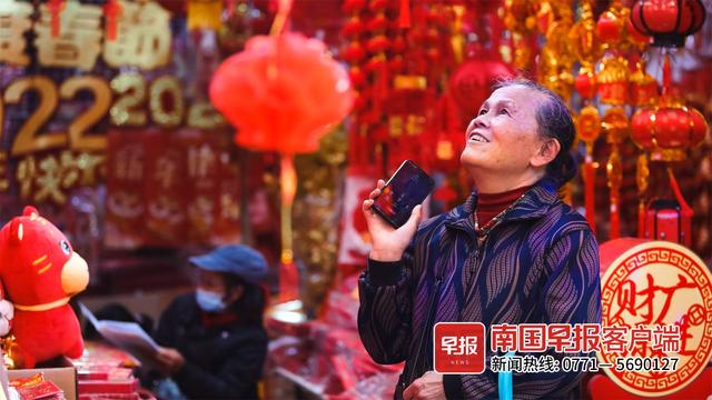 腊八前夕奏响“春节序曲”,南宁上海路年味浓,年货准备好了吗?休闲区蓝鸢梦想 - Www.slyday.coM 腊八前夕奏响“春节序曲”,南宁上海路年味浓,年货准备好了吗?休闲区蓝鸢梦想 - Www.slyday.coM