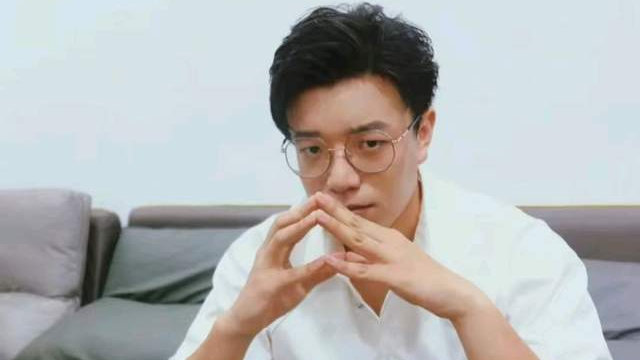 脱口秀阎王杨波出轨:女朋友要和我分手了,我做鬼也不会放过你|韩如雪|网络暴力|舞台|酒店|报警_新浪新闻