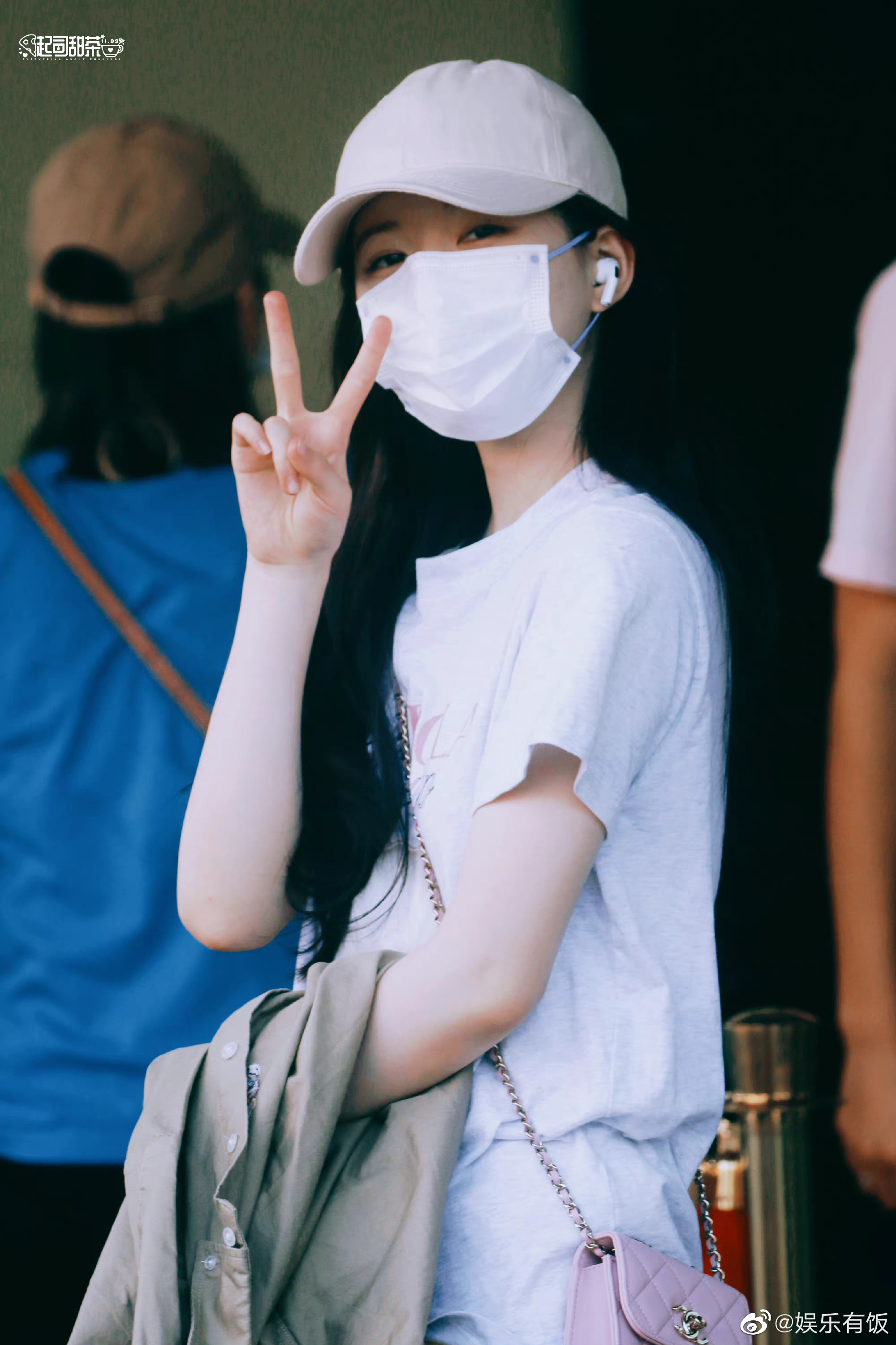 赵露思今日机场照曝光,厦门简单白t77口罩鸭舌帽……_高清图集_新浪